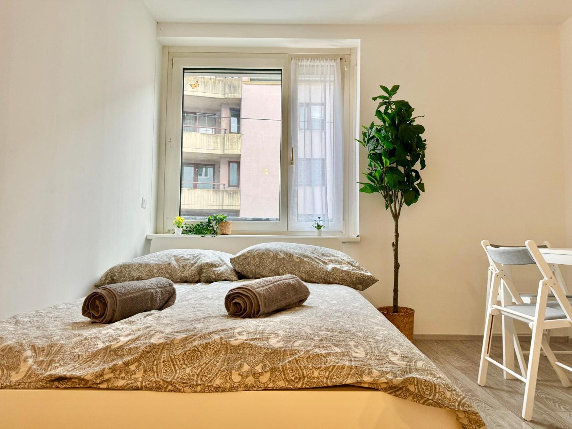Stylish Schonbrunn Apartments With Free Parking Bécs Kültér fotó